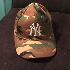 Yankees camo baseball hat